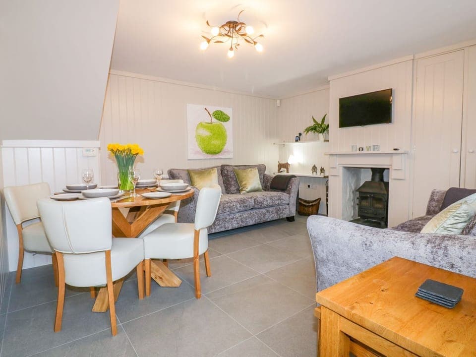 Cottage | 2 bedrooms, individually decorated, individually furnished, free WiFi