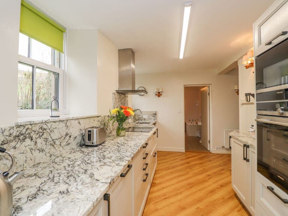 Cottage | Private kitchen | Fridge, dishwasher, electric kettle, toaster