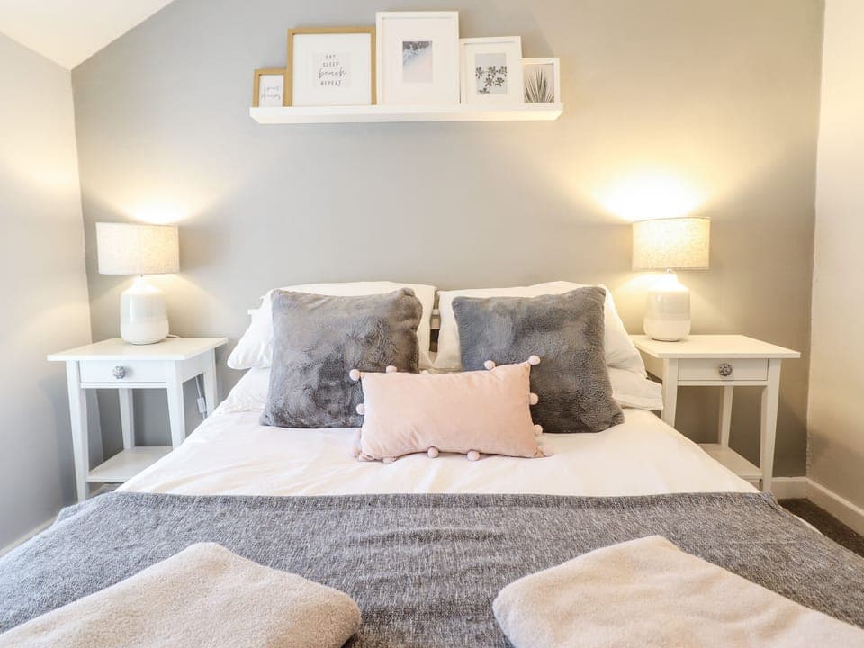 Cottage | 2 bedrooms, individually decorated, individually furnished, free WiFi