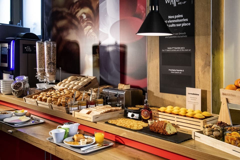 Daily buffet breakfast (EUR 13.9 per person)