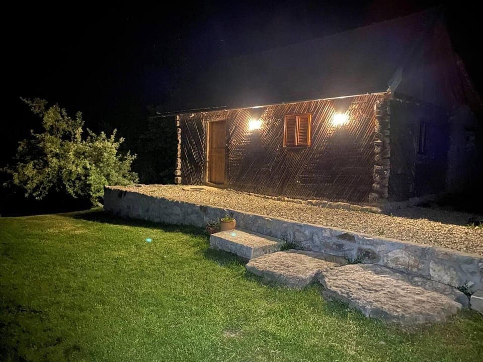 Cottage | Property grounds