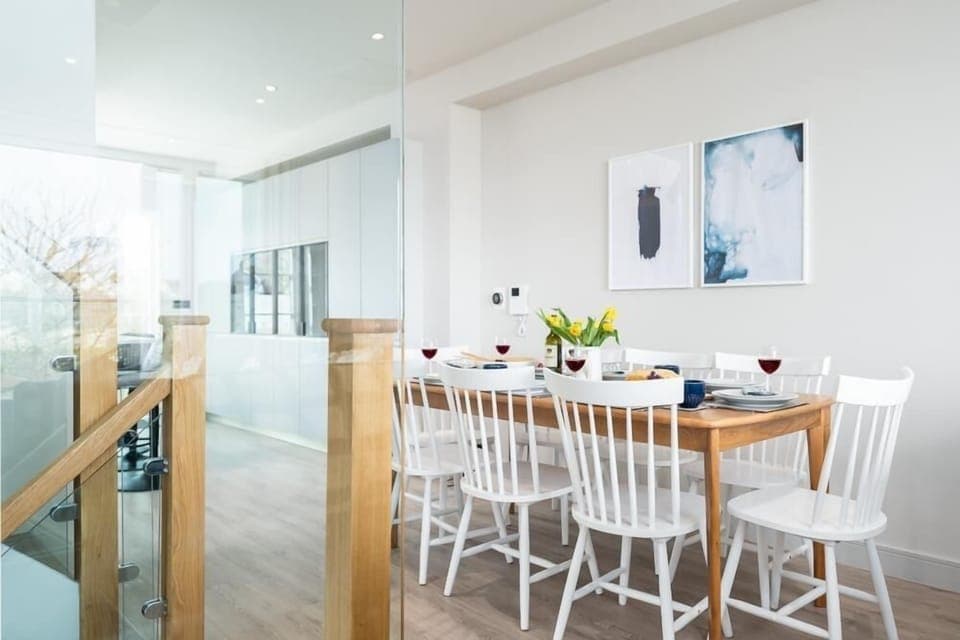 Dining room at 1 The Strand, Porth, Cornwall, self catering with Beach Retreats.