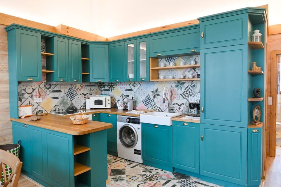 Deluxe Chalet, 3 Bedrooms, Sauna, Mountain View | Private kitchen | Fridge, microwave, oven, stovetop