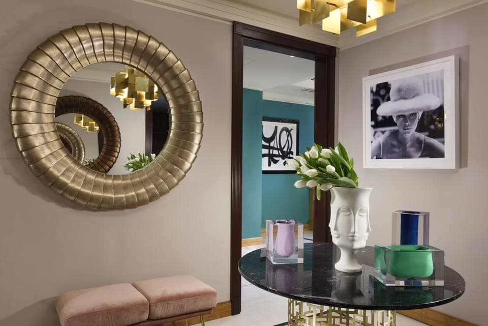 Hypo-allergenic bedding, minibar, in-room safe, desk