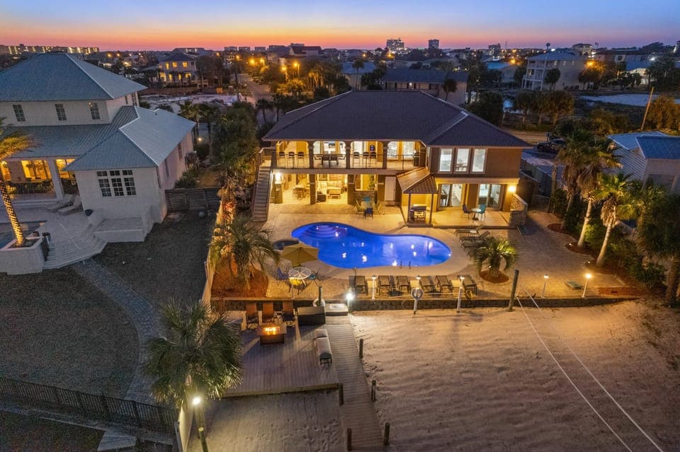 Backyard Pool Patio, Beach Deck, Volleyball/Badminton Net & House Private Beach!