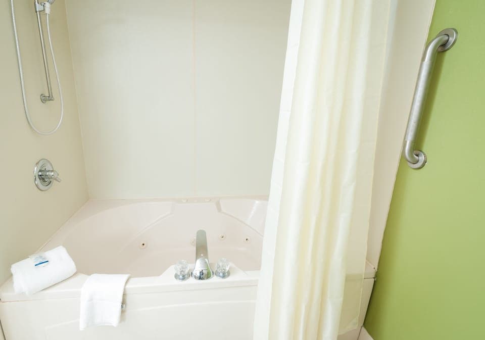 Suite, Multiple Beds, Non Smoking | Bathroom | Shower, hair dryer