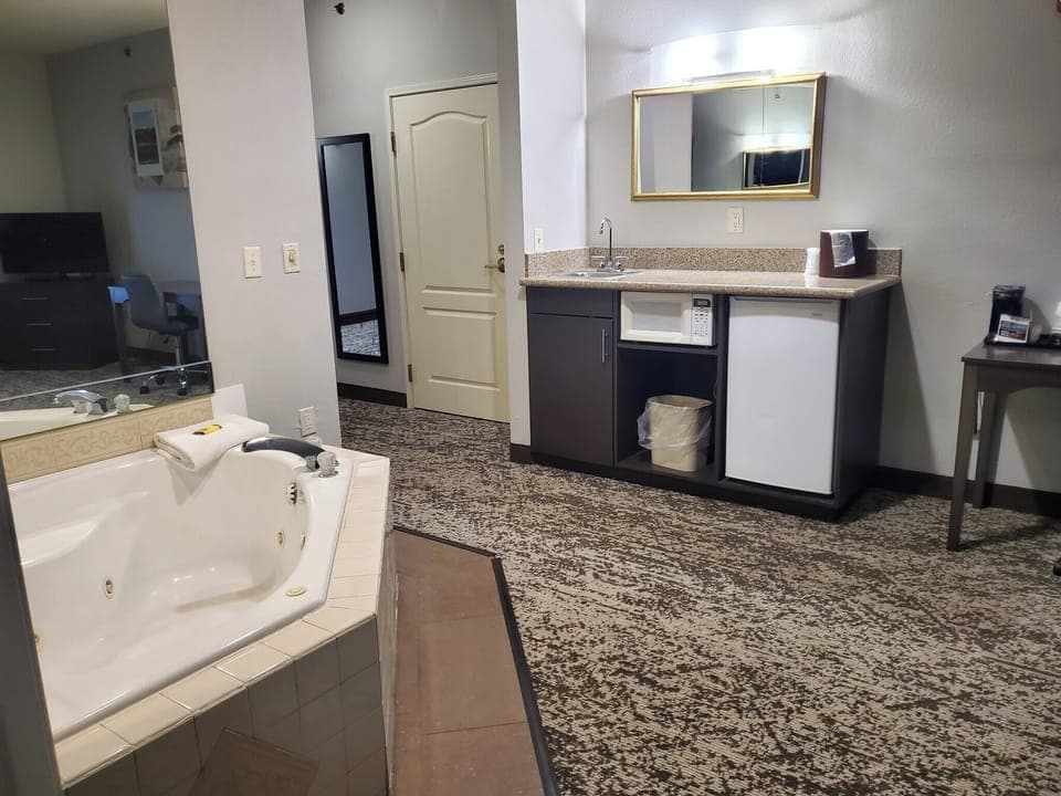 Suite, 1 King Bed, Non Smoking, Jetted Tub (Living Room;with Sofabed) | Pillowtop beds, in-room safe, desk, laptop workspace