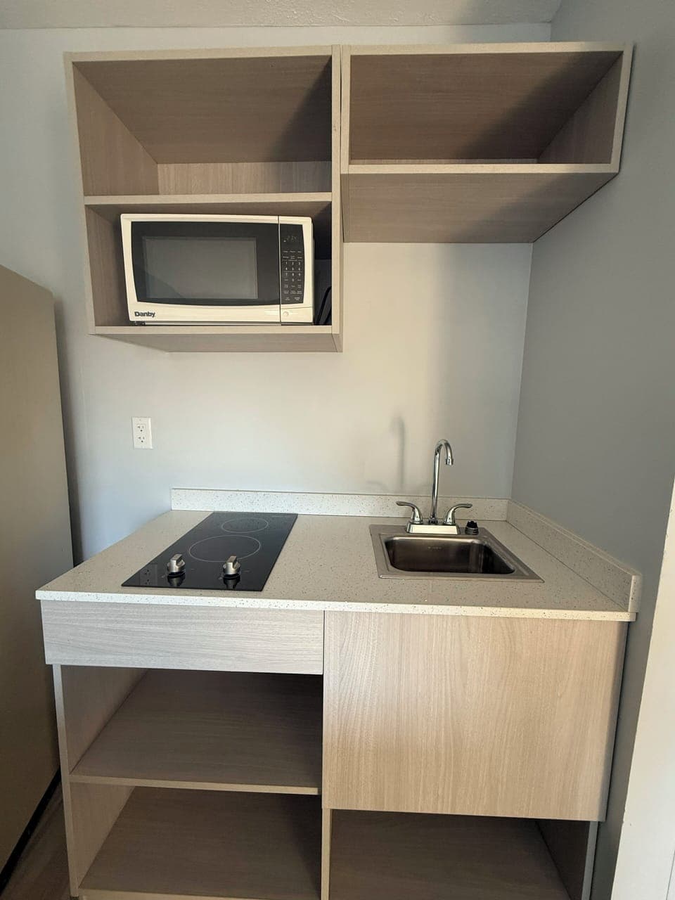 Full-size fridge, microwave, stovetop, cookware/dishes/utensils