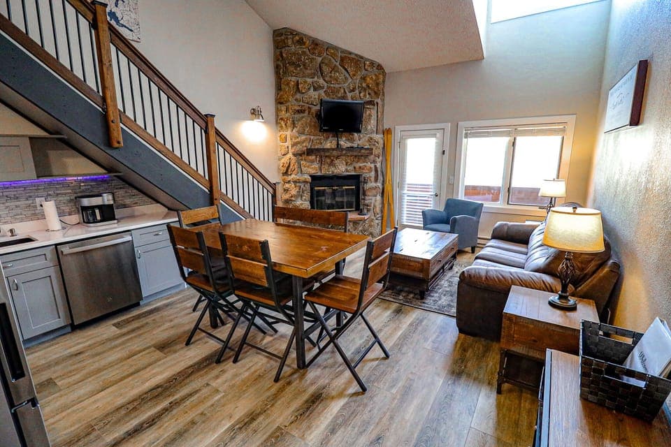 Living Room/Dining