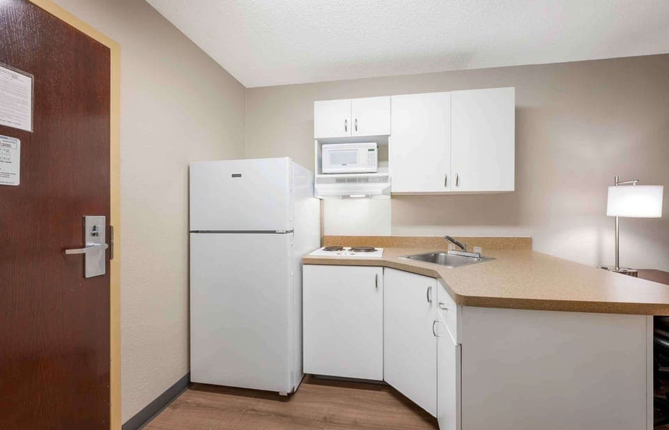 Studio, 2 Double Beds, Non Smoking | Private kitchen | Fridge, microwave, stovetop, coffee/tea maker