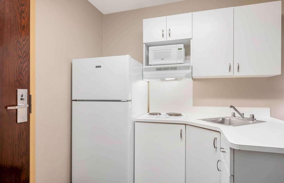 Studio, 1 King Bed, Non Smoking | Private kitchen | Fridge, microwave, stovetop, coffee/tea maker