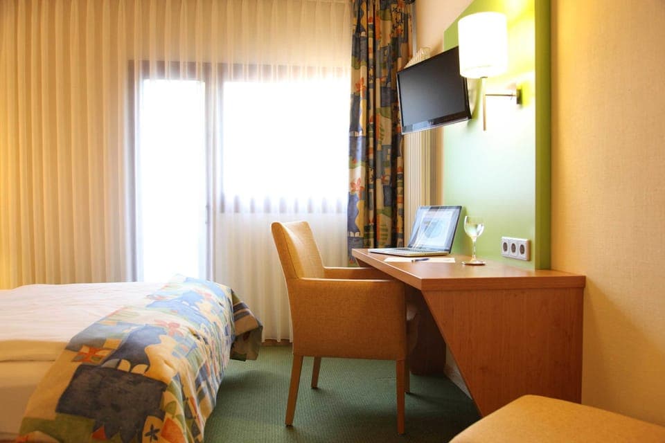 Standard Double Room | Hypo-allergenic bedding, desk, cribs/infant beds, free WiFi