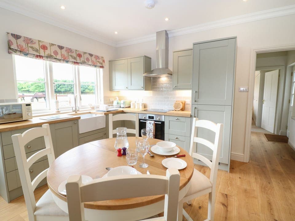 Cottage | Private kitchen | Fridge, dishwasher, electric kettle, toaster