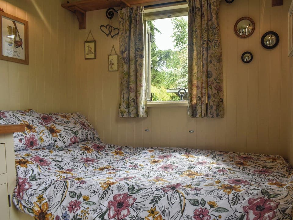 Interior | Shepards Hut, Frampton-on-Severn