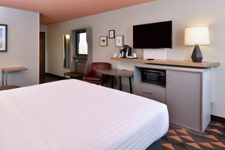 Premium bedding, pillowtop beds, in-room safe, desk
