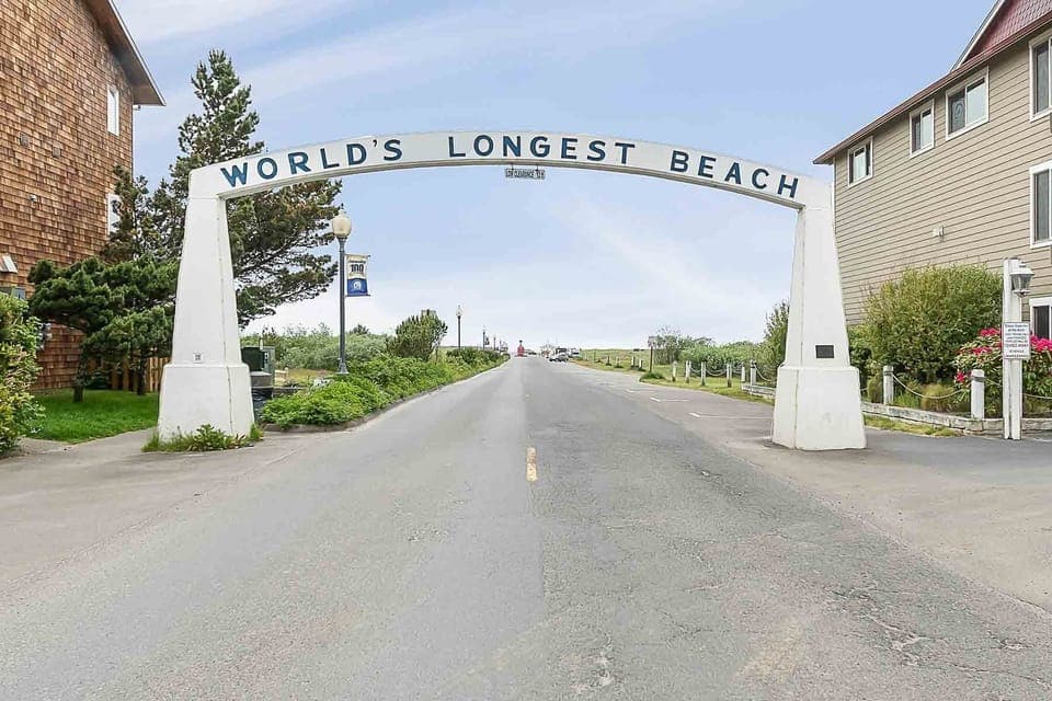 THE WORLDS' LONGEST DRIVEABLE BEACH Condo is right next door to the main beach approach on Bolstad Avenue