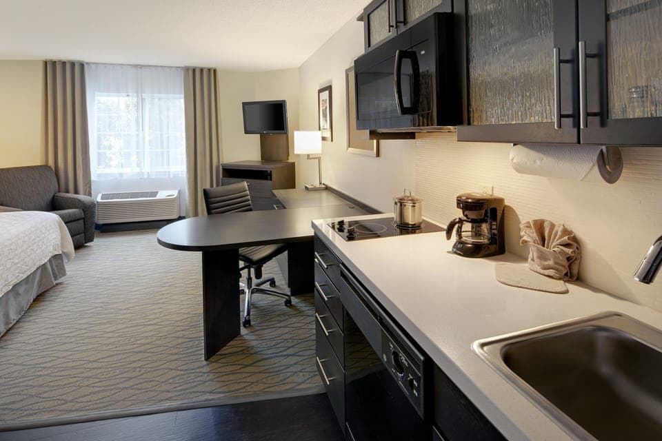 Studio Suite, 1 King Bed | In-room safe, desk, iron/ironing board, free cribs/infant beds