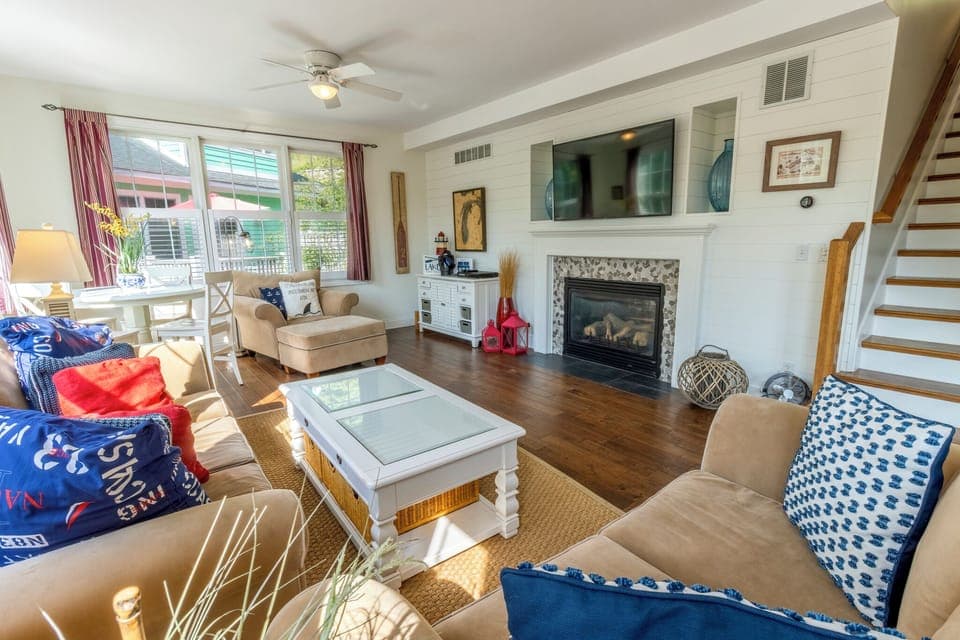 Main Level | Living Room