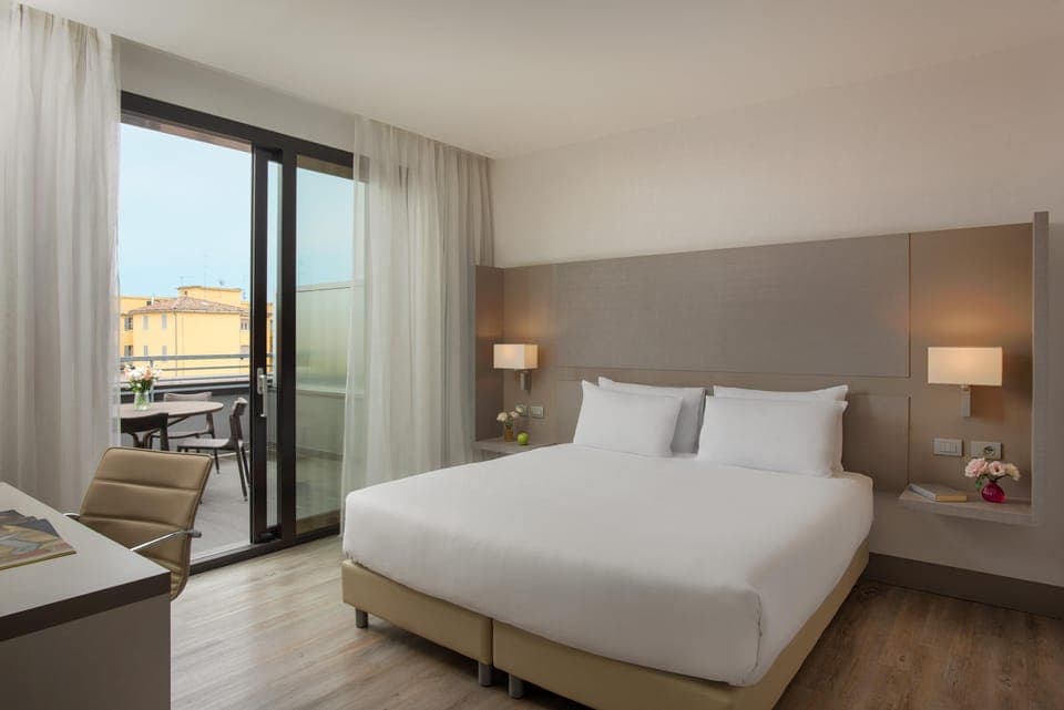 Superior Room, Terrace | Premium bedding, minibar, in-room safe, desk