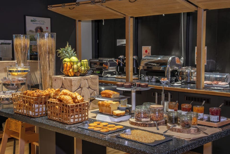 Daily buffet breakfast (EUR 15.50 per person)