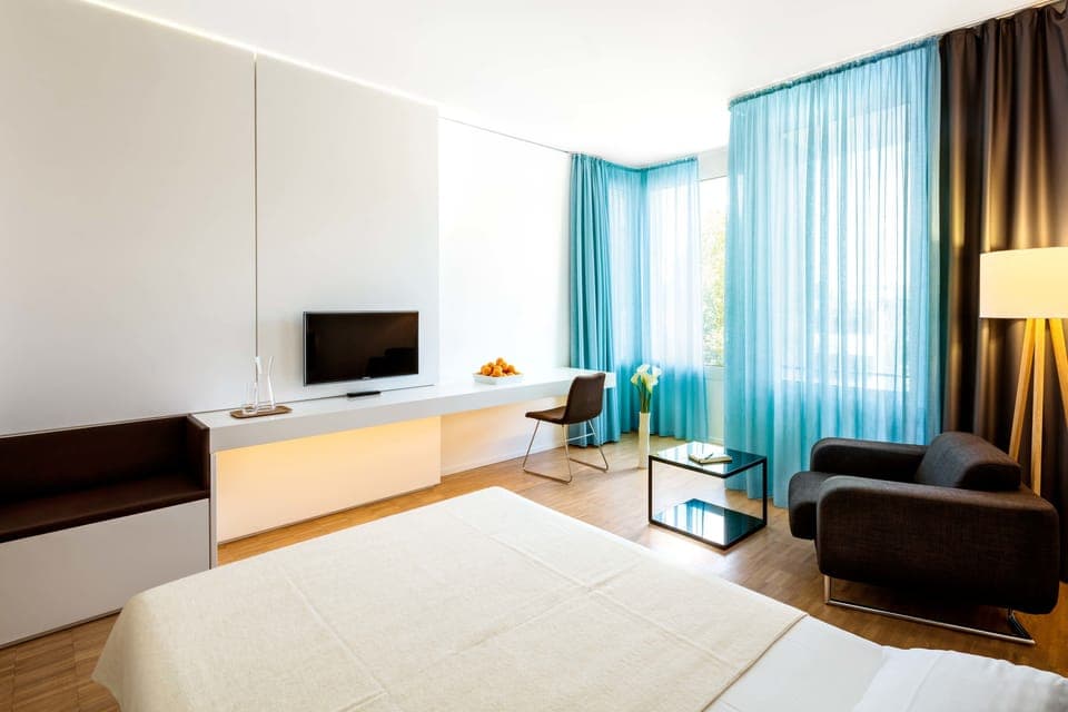 Desk, blackout drapes, soundproofing, free cribs/infant beds