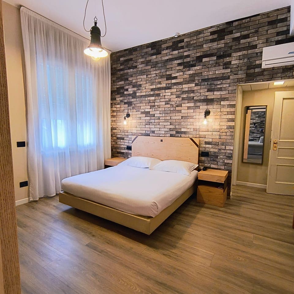 Suite | Minibar, in-room safe, desk, laptop workspace