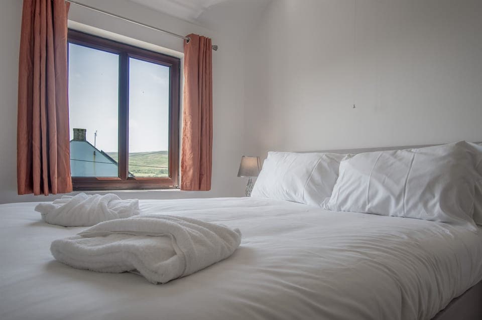 House | 3 bedrooms, iron/ironing board, free WiFi, bed sheets