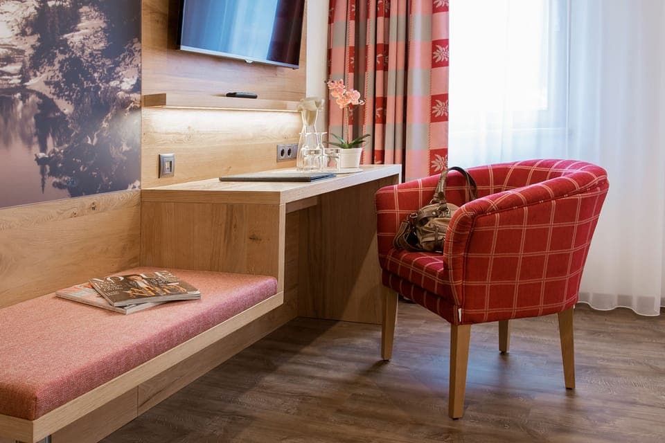 Premium bedding, in-room safe, free cribs/infant beds, free WiFi