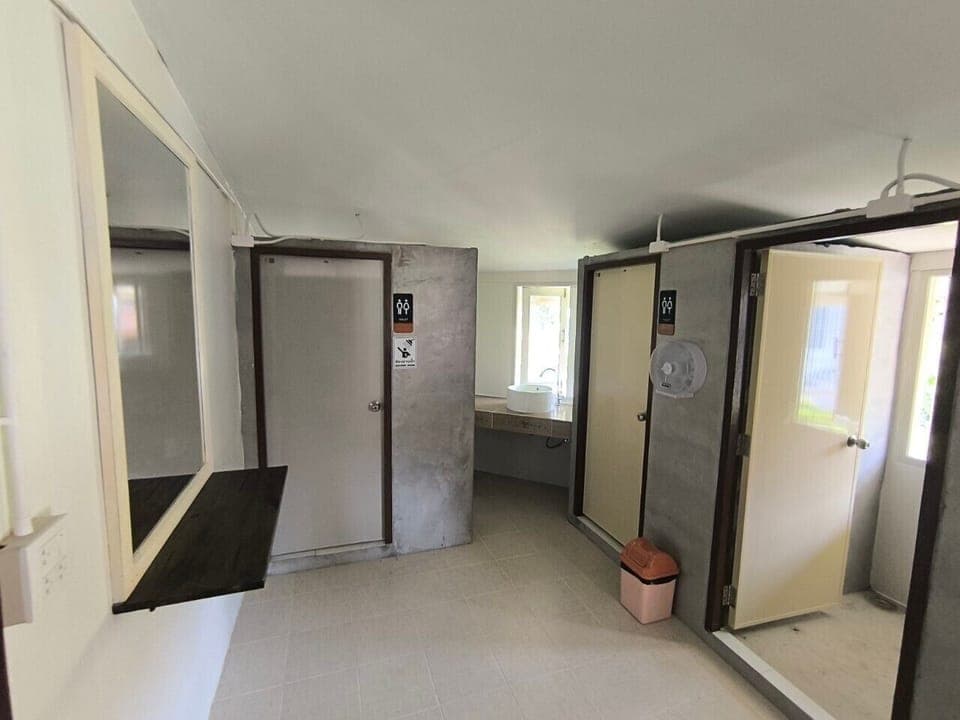 Deluxe Shared Dormitory, Multiple Beds | Bathroom | Shower, towels