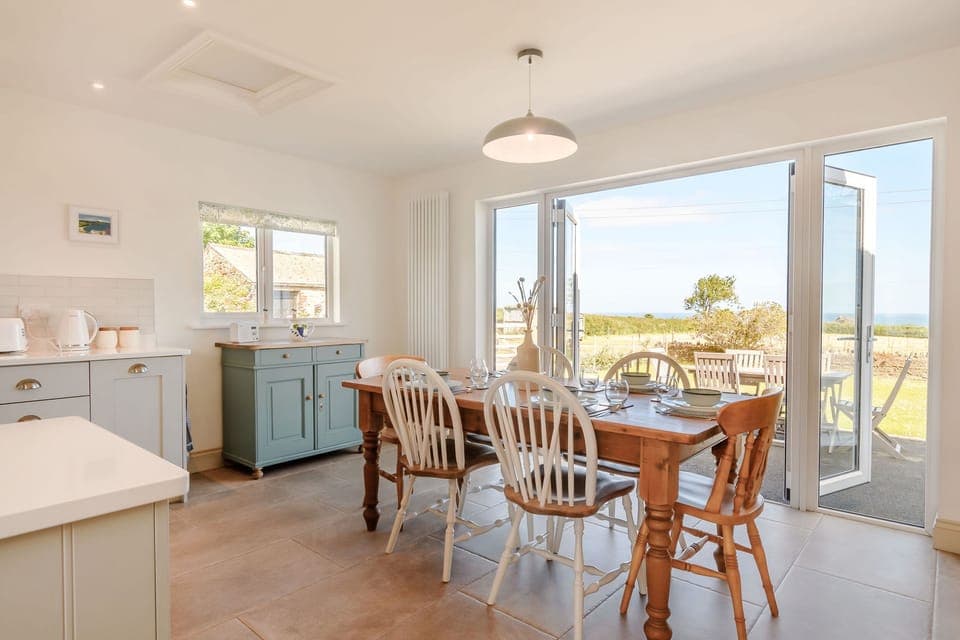 Cottage | Private kitchen | Fridge, dishwasher, electric kettle, toaster