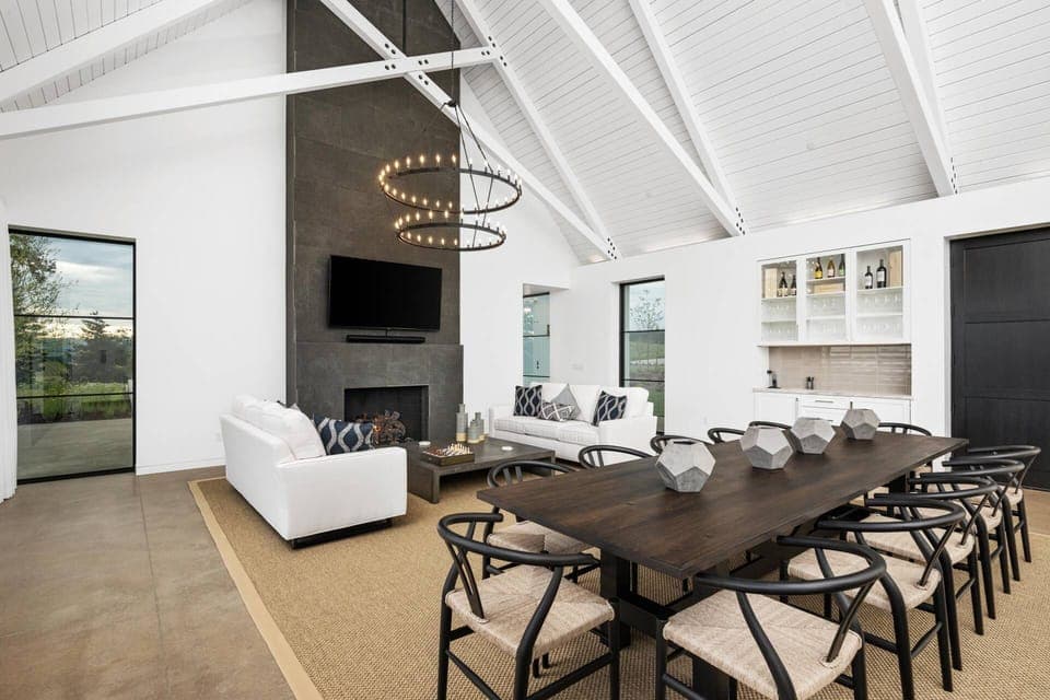 Welcome to Deux Vert! Please enjoy our spacious one of kind luxury rental in the heart of Oregon wine country.