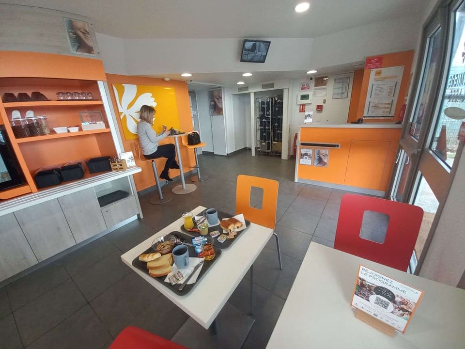 Buffet breakfast on weekends (EUR 6.50 per person)