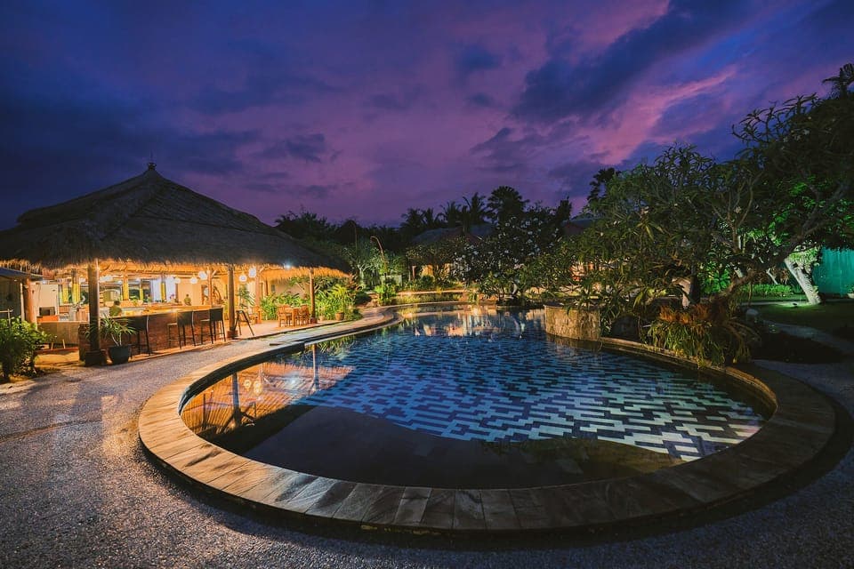 Outdoor pool, pool umbrellas, sun loungers