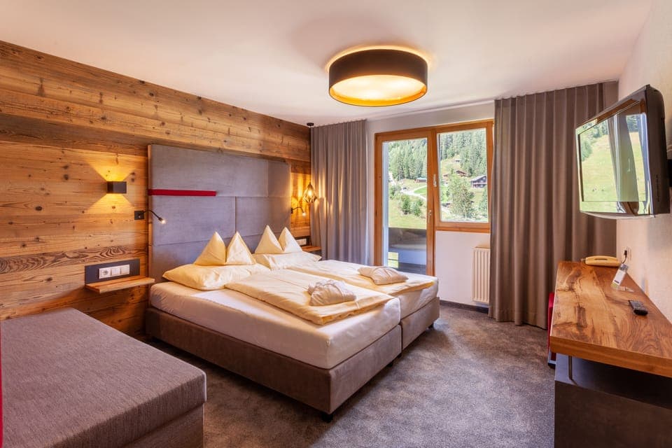 Egyptian cotton sheets, premium bedding, in-room safe