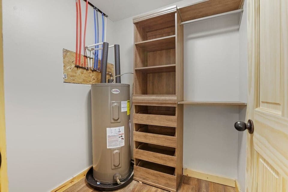 Walk-in closet in bedroom 2