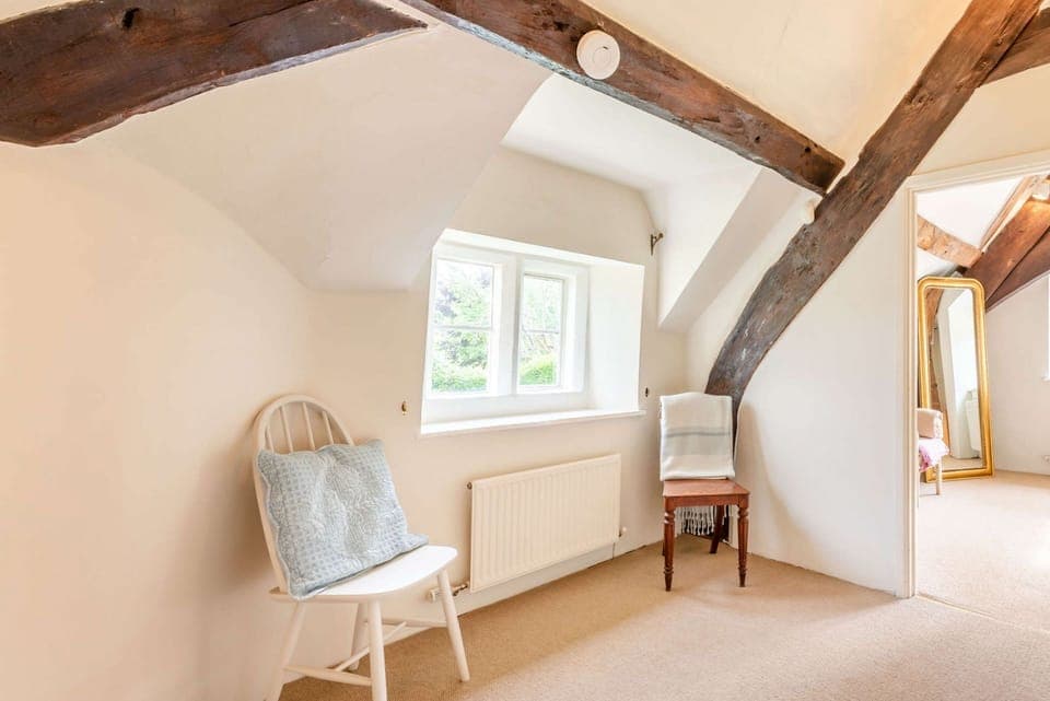 Norman Chapel Master Bedroom - StayCotswold