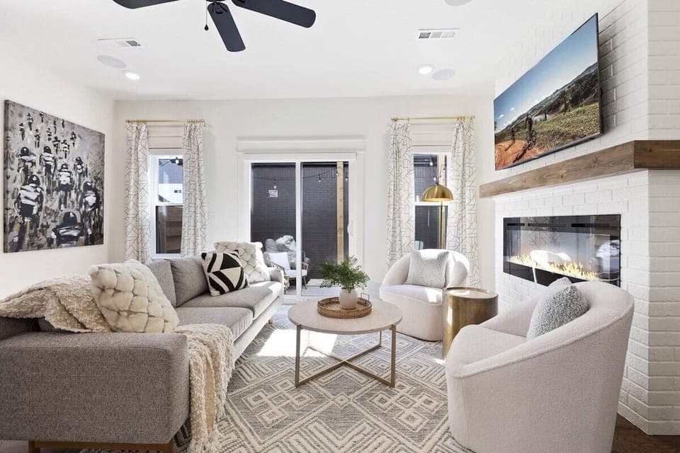 Unwind in our newly built, modern getaway, with easy access to all of your Bentonville favorites!