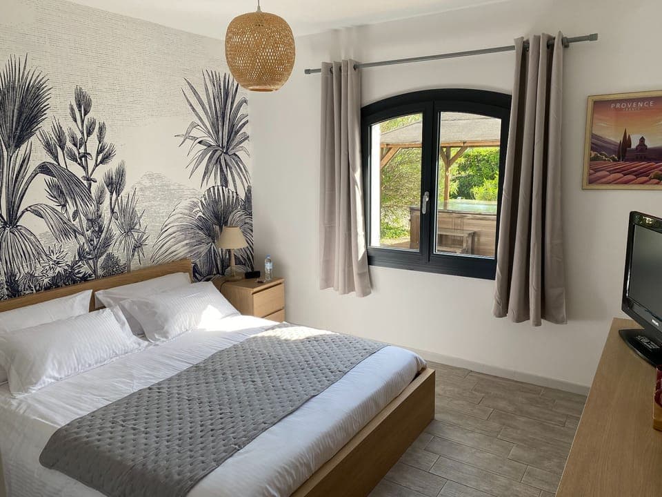 Family Suite | Egyptian cotton sheets, premium bedding, in-room safe