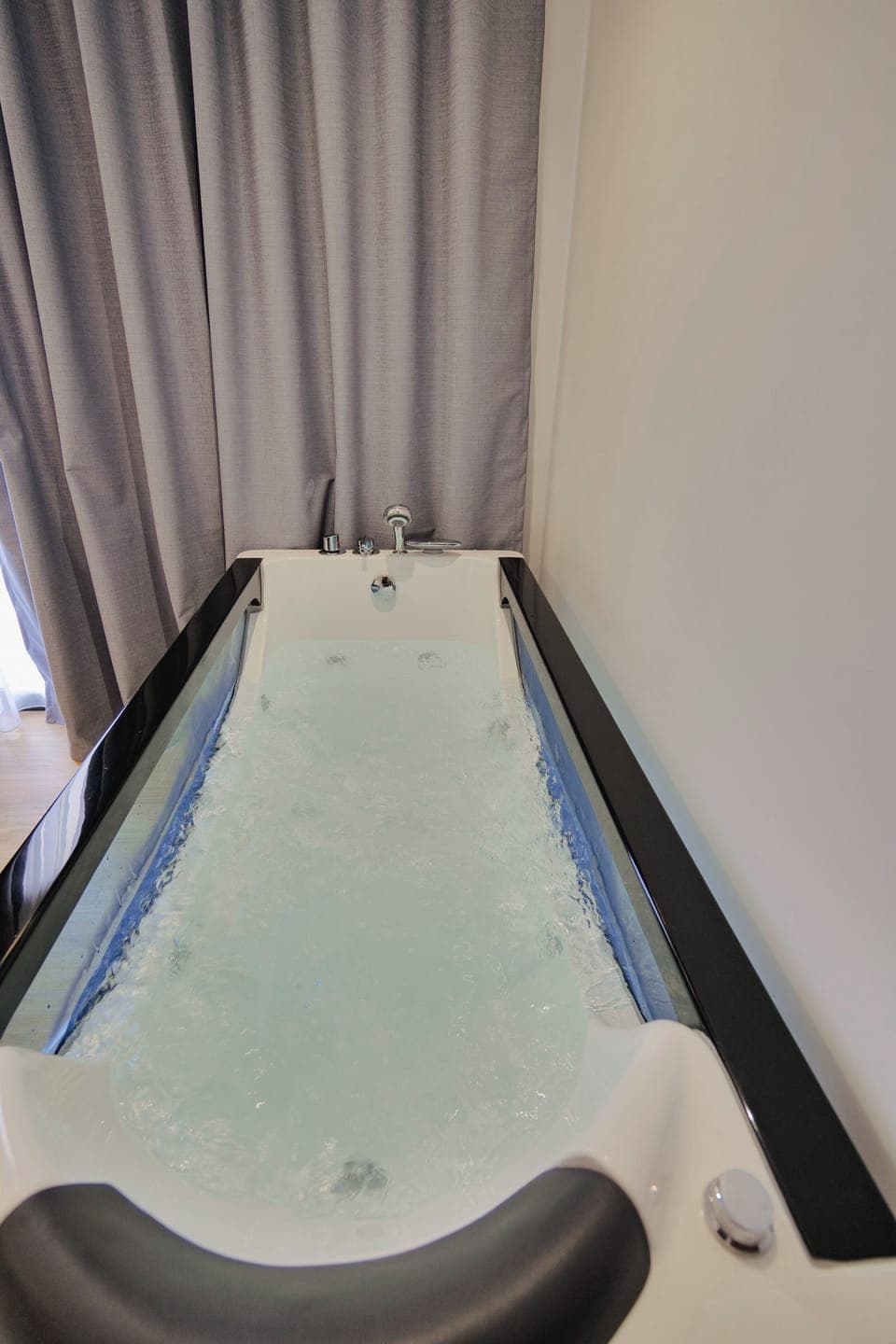 Suite, Hot Tub | Bed sheets