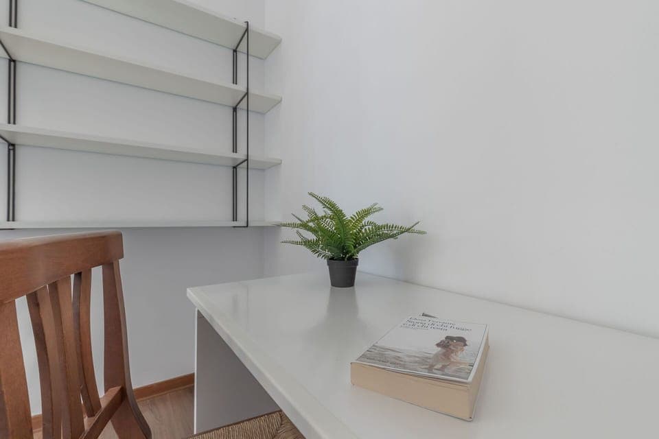 Table, Furniture, Plant, Flowerpot, Houseplant, Building, Shelving, Chair, Rectangle, Wood