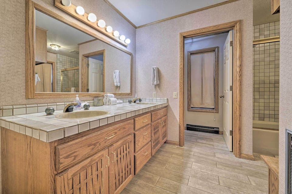 En-Suite Bathroom | Complimentary Toiletries