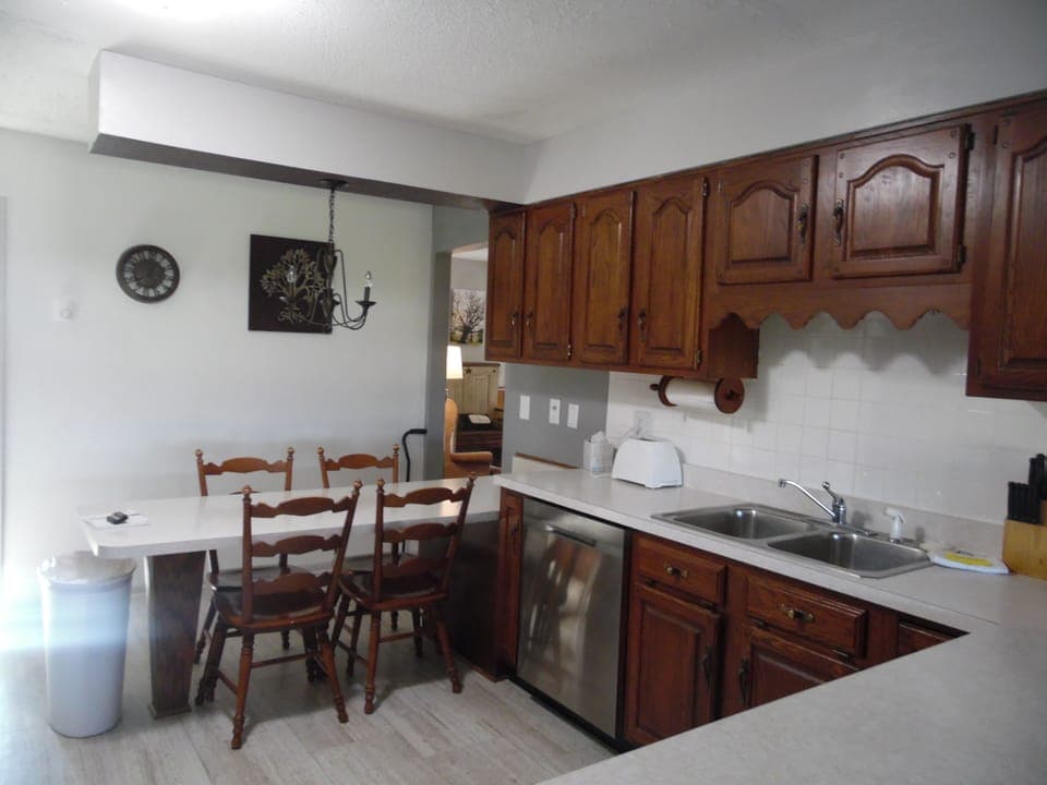 eat in kitchen