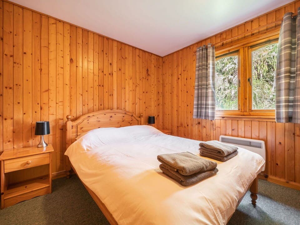 Furniture, Property, Building, Comfort, Window, Wood, Bed, Floor, Shade