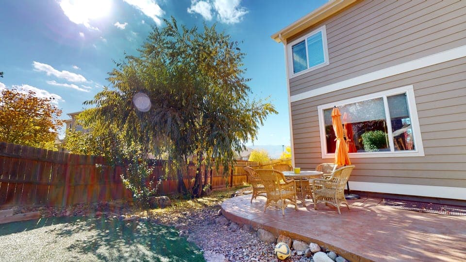 Outdoor Dining Area 