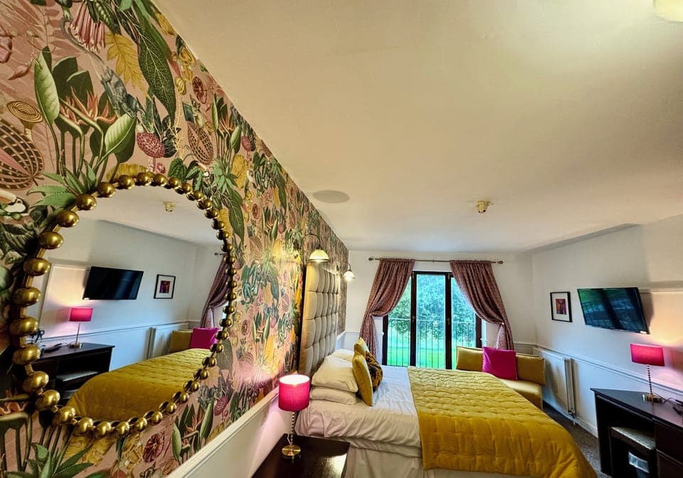 Deluxe Double Room | Individually decorated, individually furnished, laptop workspace