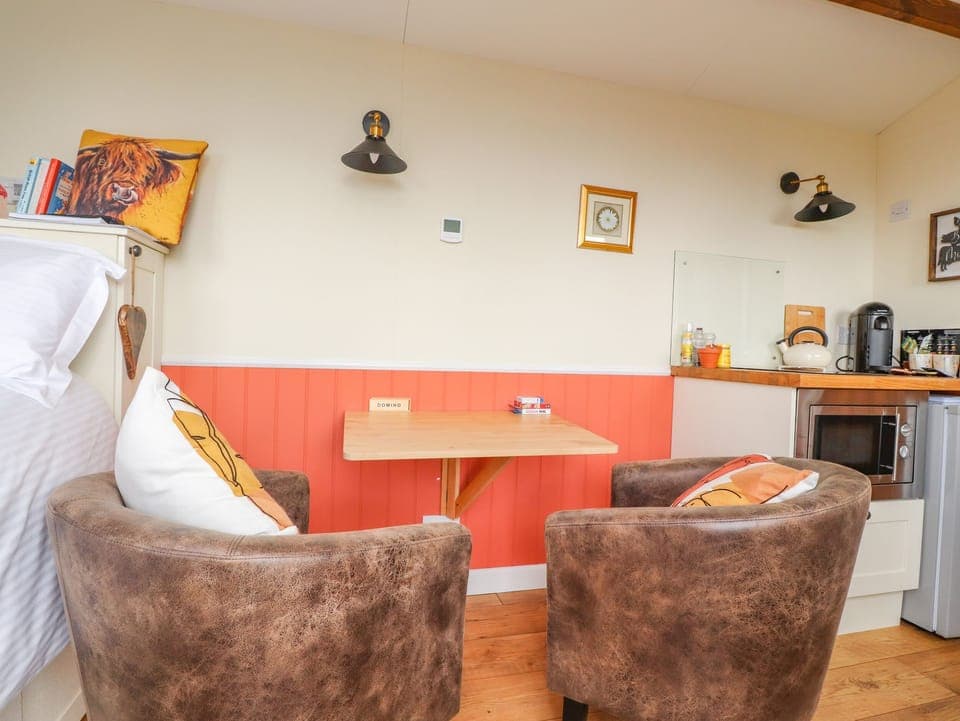 Cottage | 1 bedroom, individually decorated, individually furnished