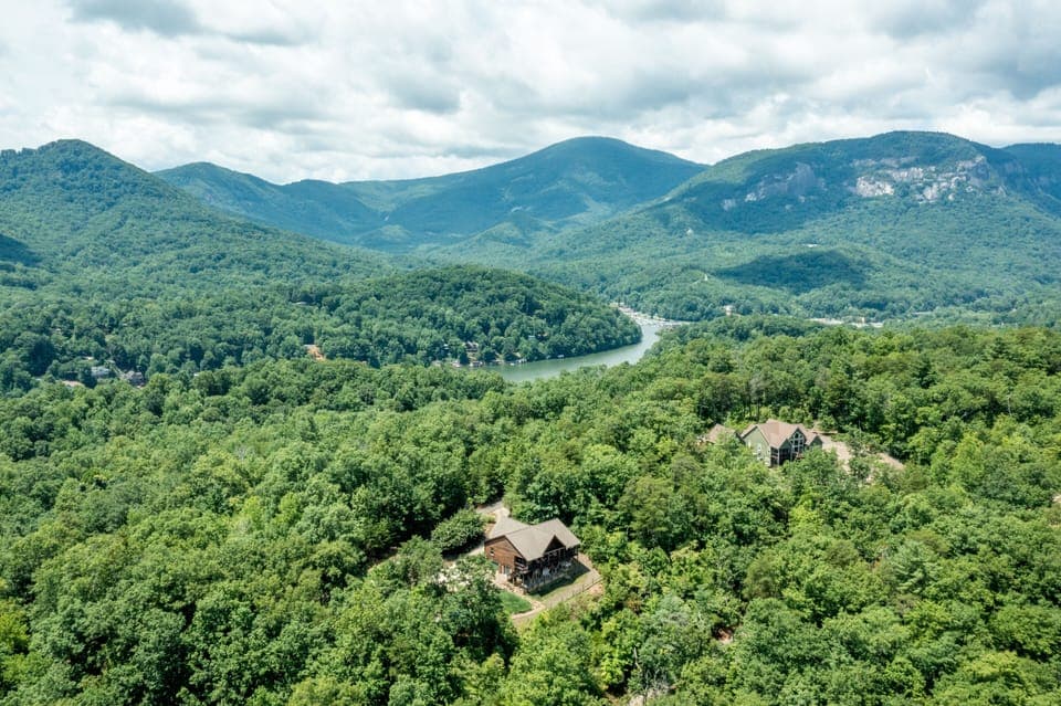 Birds eye view. Only 1.4 miles to Lake Lure beach and 2 miles to Chimney Rock