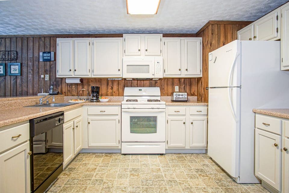 Full kitchen