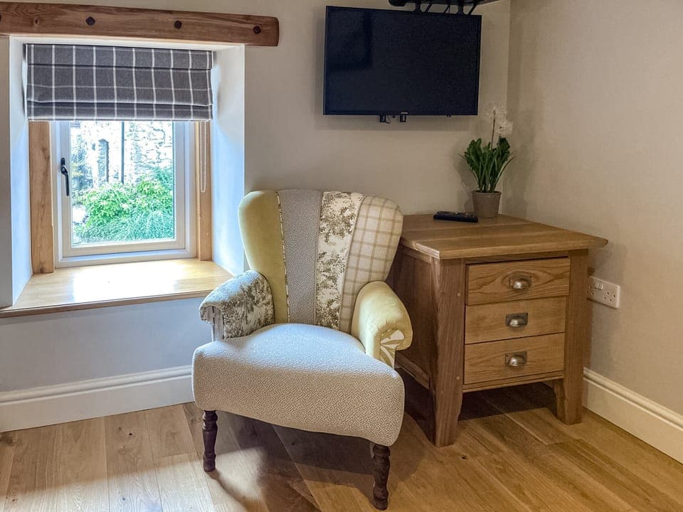 Double bedroom | Johnsons Cottage - Johnsons Cottages, Taddington, near Buxton