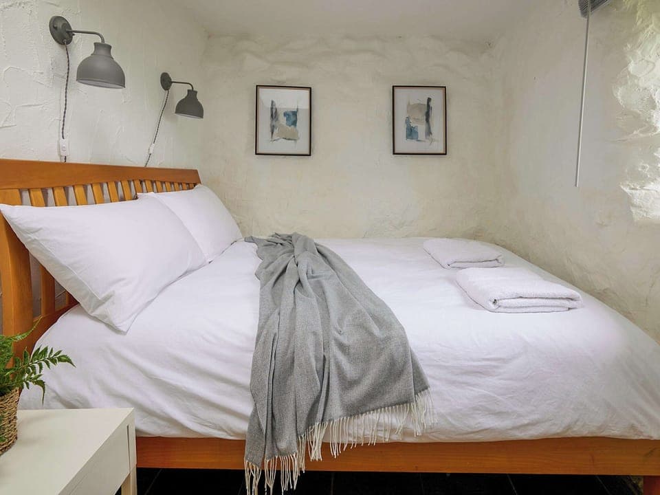 Double bedroom | Stables - Bach Wen Cottages, Clynnog Fawr